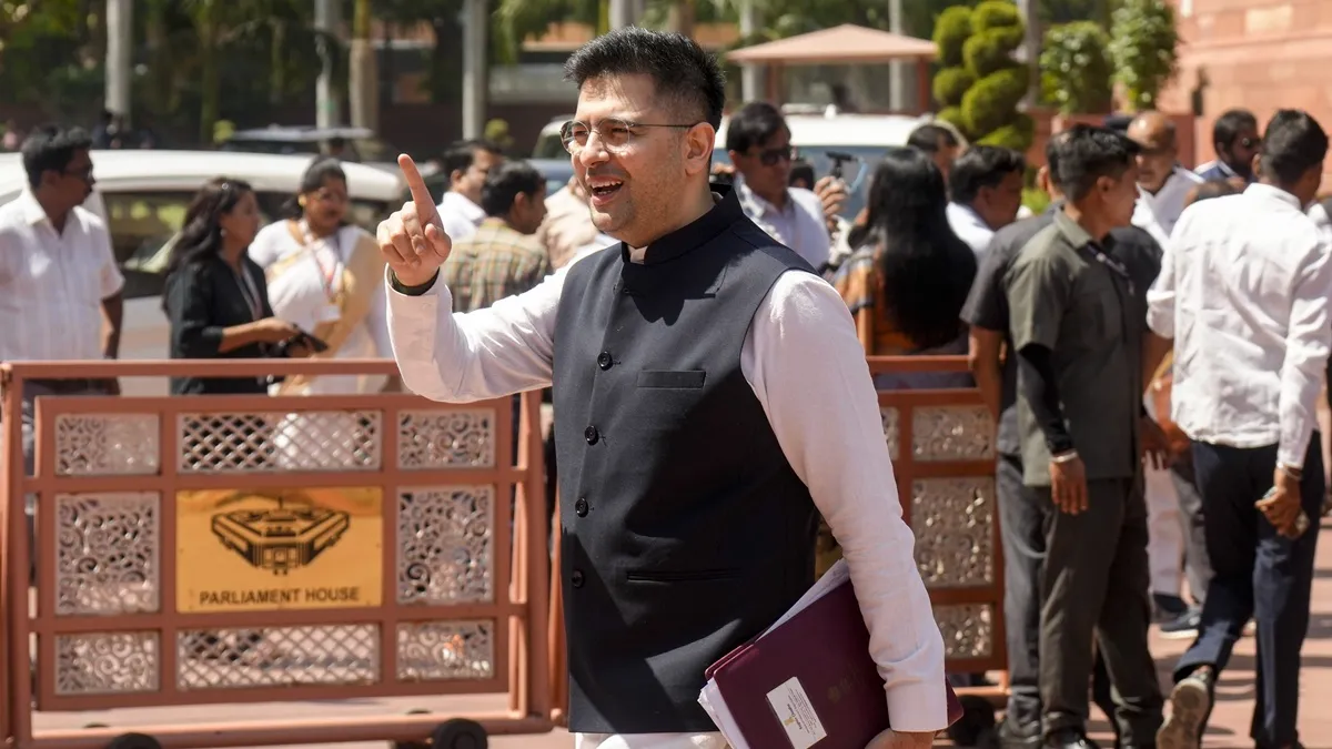 राघव चड्ढा की बड़ी जीत! दिल्ली हाईकोर्ट ने सोशल मीडिया से अपमानजनक कंटेट हटाने का दिया आदेश
