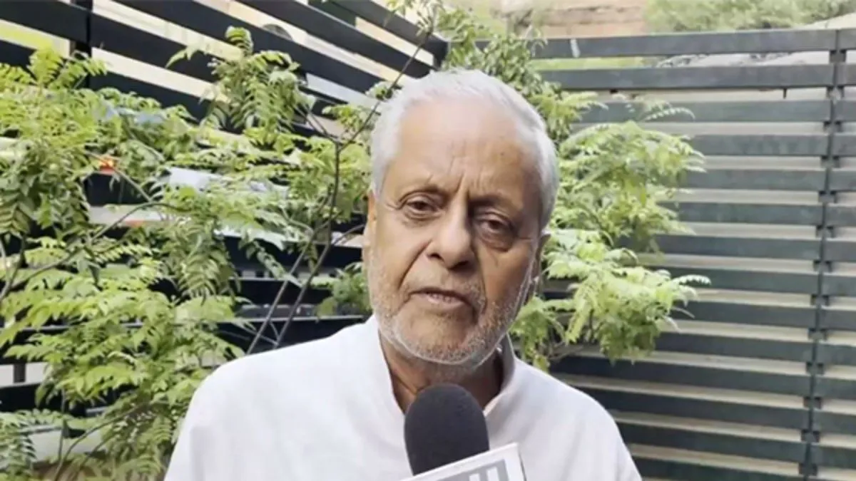 यूपी में समाजवादी पार्टी के सीनियर नेता राजेंद्र चौधरी को पड़ा दिल का दौरा, हॉस्पिटल में मिलने पहुंचे अखिलेश यादव