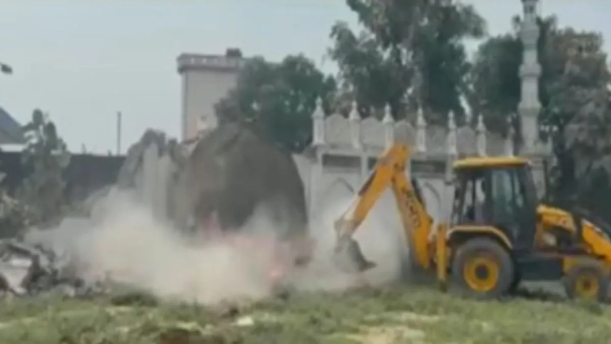 Sambhal Bulldozer Action, Uttar Pradesh Encroachment- India TV Hindi