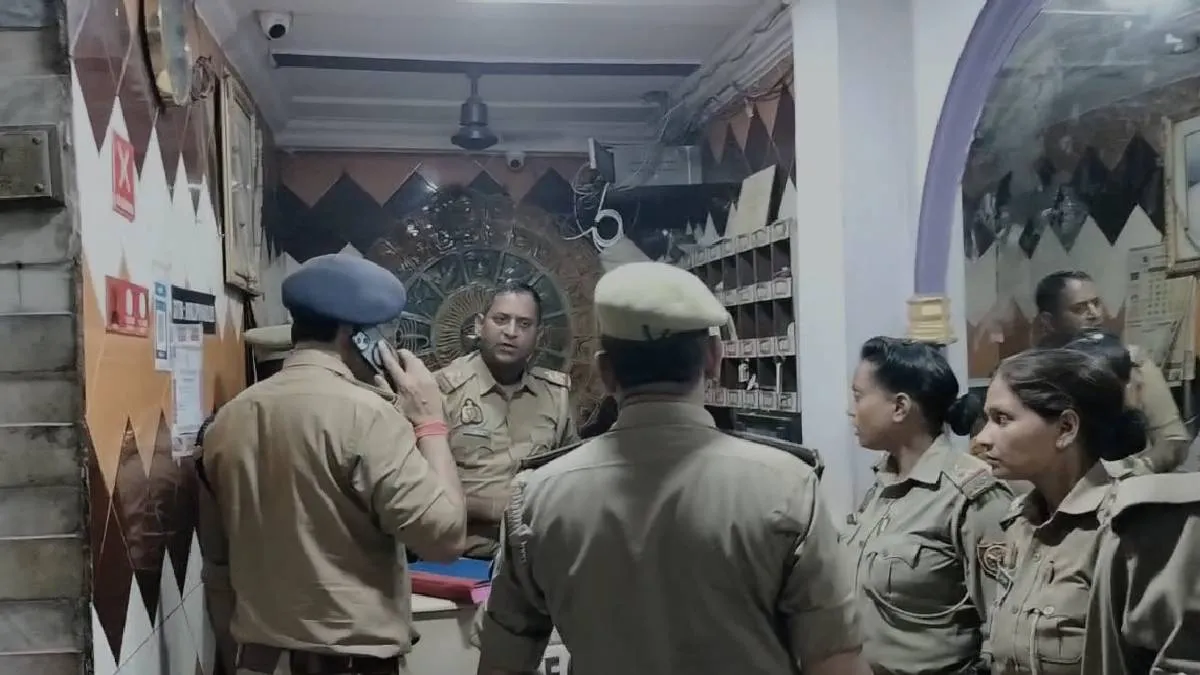 मामले की जांच करती पुलिस- India TV Hindi