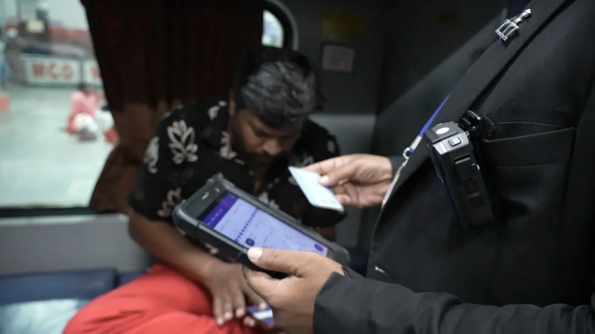 indian railways, prayagraj rail division, body worn camera, tte, ticket checking staff- India TV Hindi
