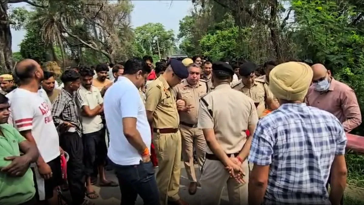झाड़ियों में मिला शव।- India TV Hindi