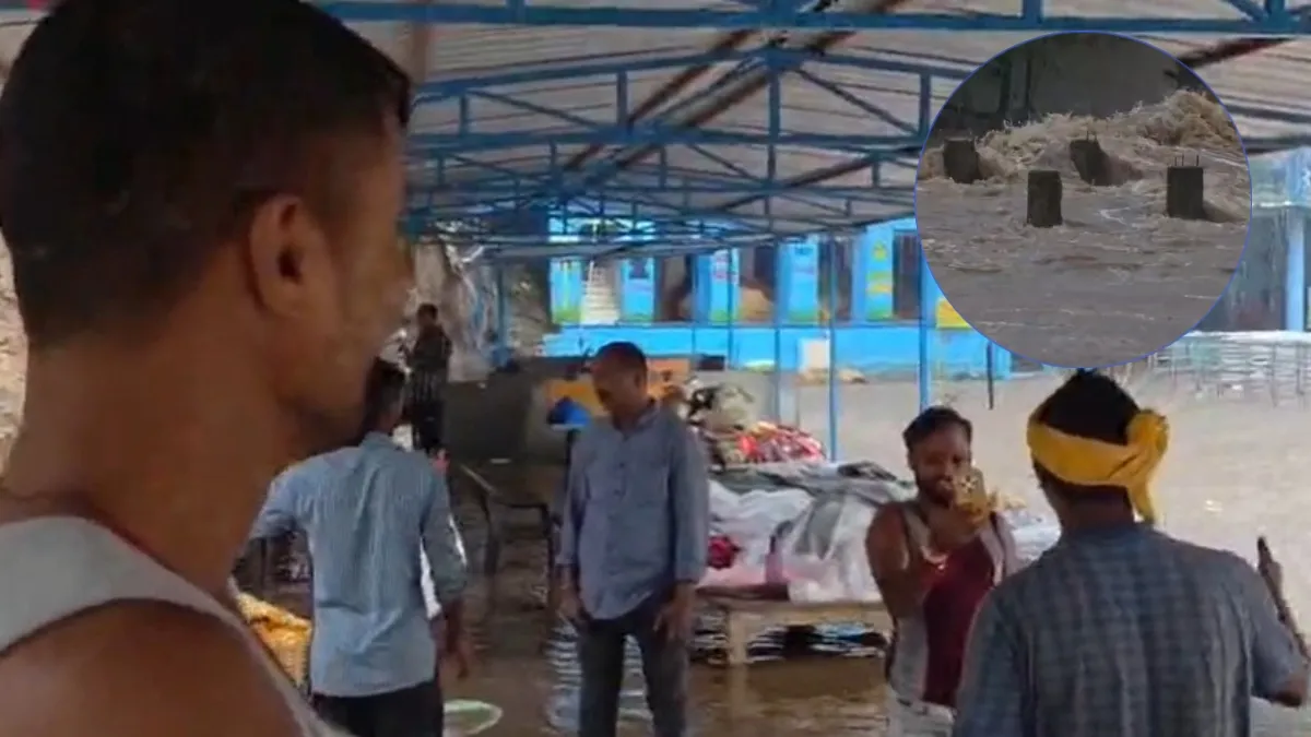 गुप्ता धाम में बाढ़ जैसे हालात, मंदिर परिसर में घुसा पानी, प्रसाद की दुकानें भी डूबीं; आवागमन बंद