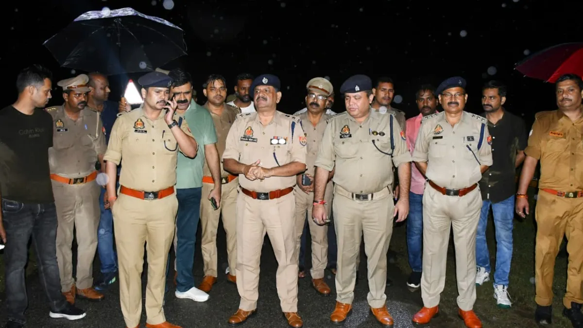 ई-रिक्शा सवार महिला से चेन लूटने वाले दो शातिर लुटेरे पुलिस मुठभेड़ में गिरफ्तार, एक को लगी गोली