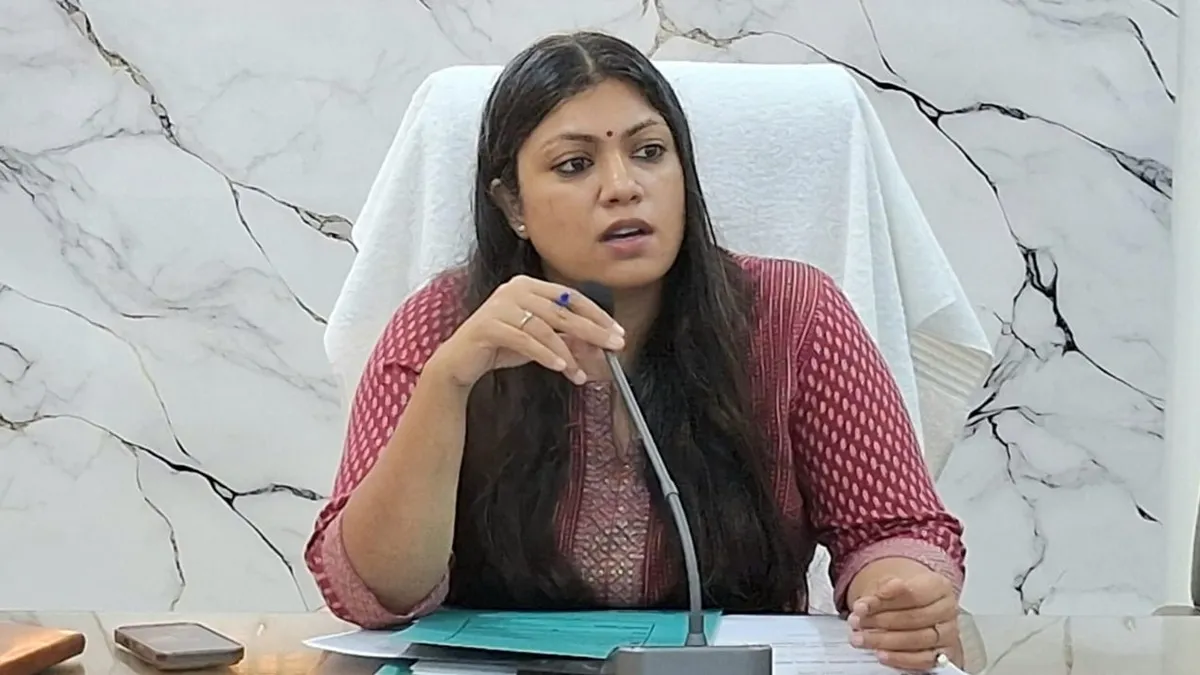 नोएडा DM मेधा रूपम को बड़ी राहत, 5 लाख मुआवजे पर SC ने इलाहाबाद हाई कोर्ट के आदेश पर लगाई रोक