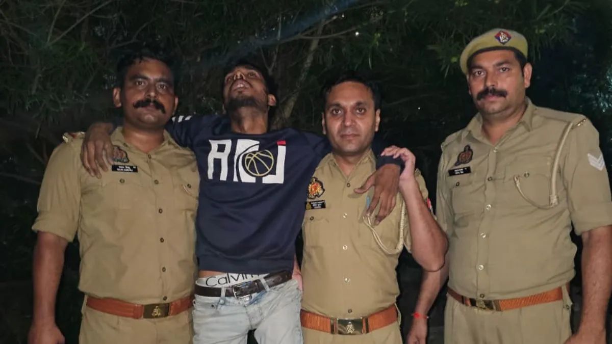 पुलिस मुठभेड़ में मोबाइल स्नैचर सोहेल के पैर में लगी गोली, साथी आमिर फरार
