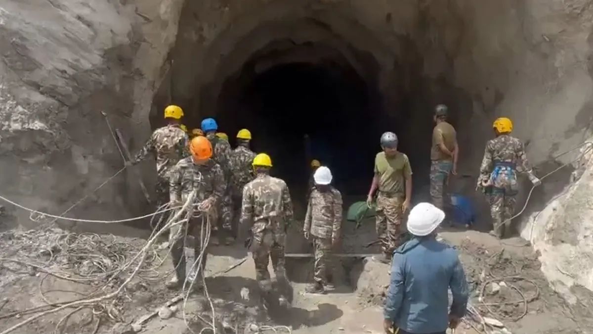 नेपाली सेना के साथ कंधे से कंधा मिलाकर मलबे से लोगों को रेस्क्यू करने में जुटी भारतीय फौज, हाई रिस्क जोन में कर रही ऑपरेशन