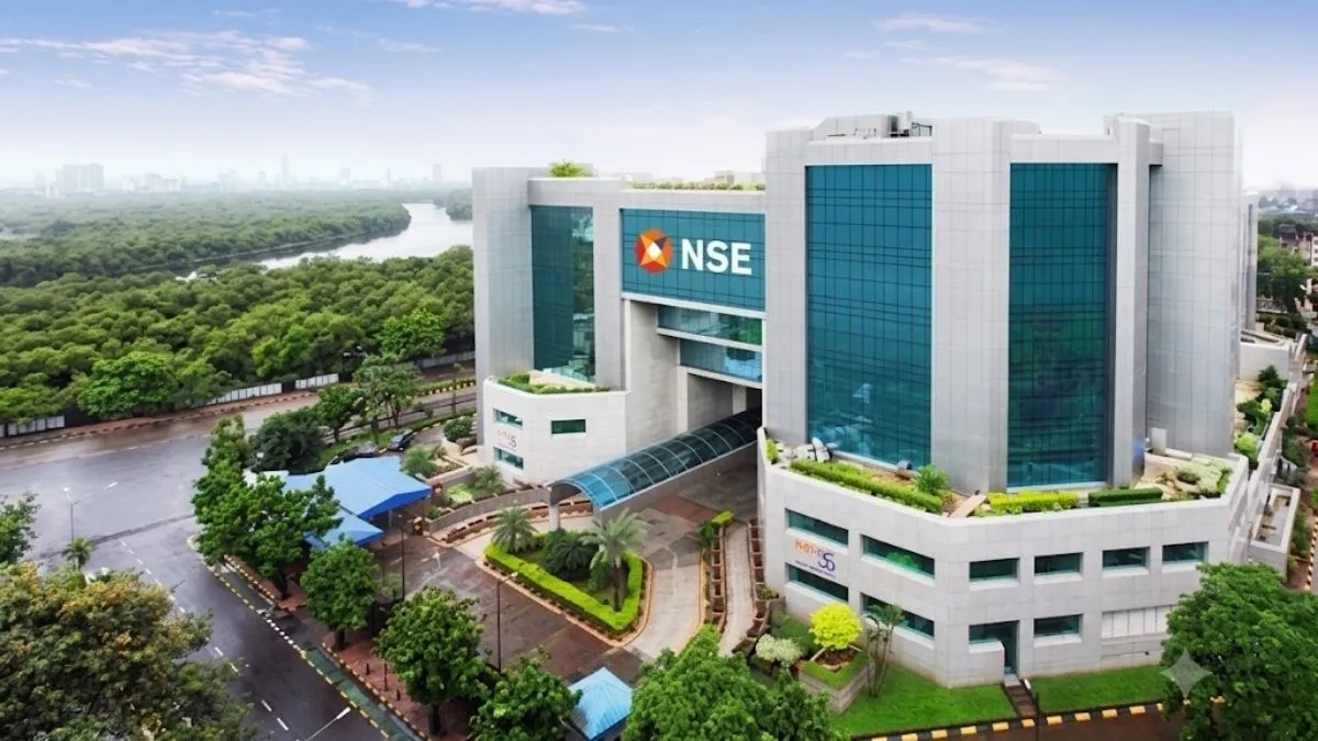 NSE के IPO पर टूट पड़े निवेशक, 6 गुना सब्सक्राइब हुआ इश्यू; ₹90300 करोड़ की लगी बोली