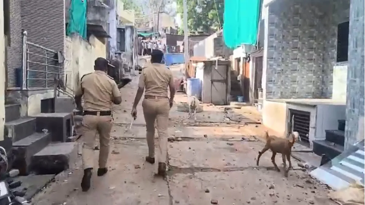 महाराष्ट्र के जलगांव में गणपति विसर्जन को लेकर 2 गुटों में पथराव, मचा हड़कंप
