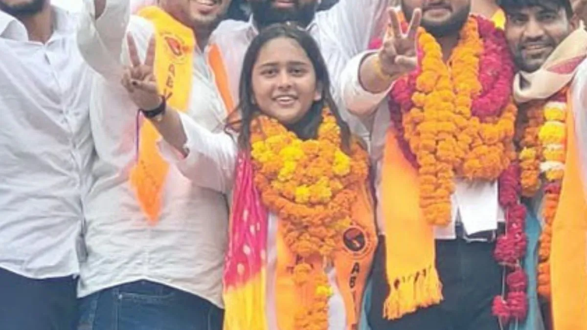 कौन हैं रिया छाबड़ी? जिन्होंने DUSU चुनाव में सचिव पद पर चुनाव जीतकर लहराया परचम