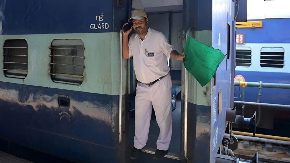 रेलवे कर्मचारियों की बल्ले-बल्ले, सरकार ने दिया पेंशन का नया ऑप्शन; जानिए क्या-क्या मिलेंगे फायदे?