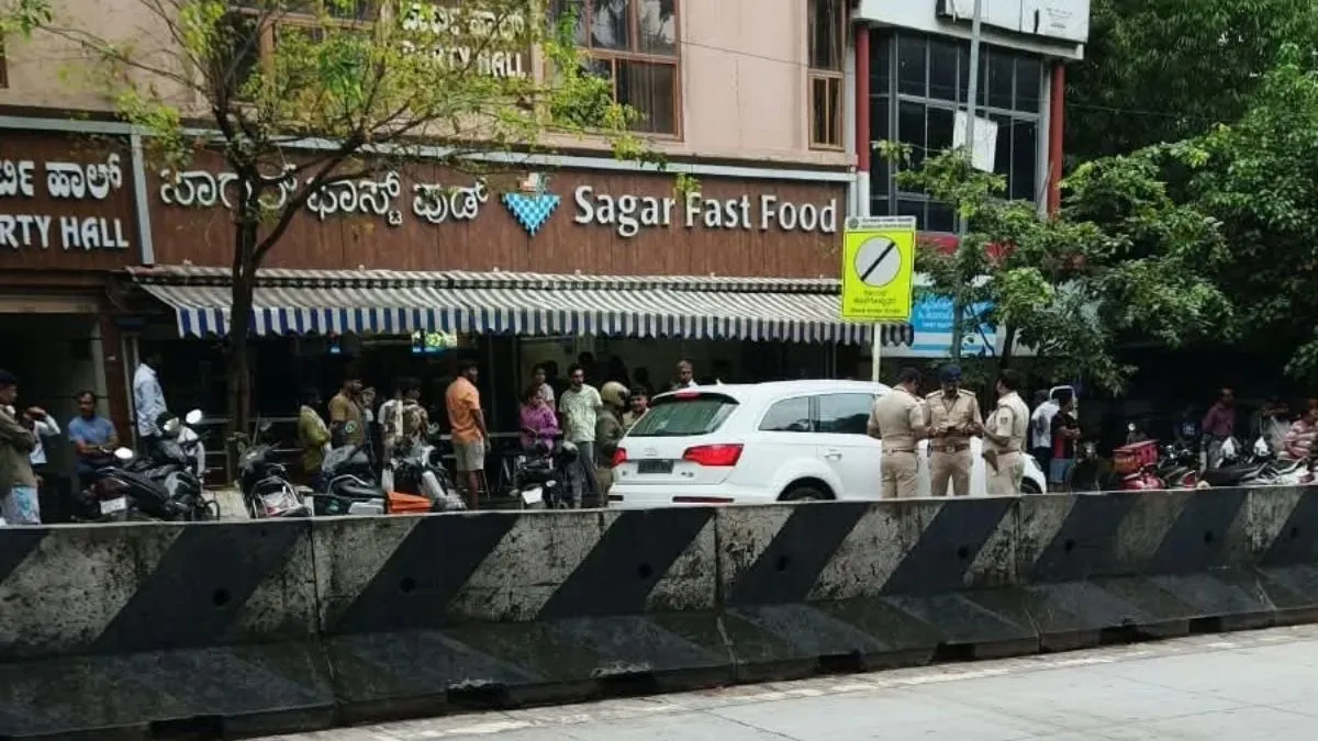 बेंगलुरु में ऑडी के अंदर मृत अवस्था में मिला शख्स, सीसीटीवी फुटेज में देर रात आती दिखी कार