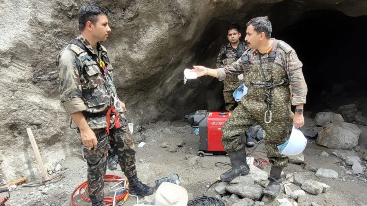 नेपाल में भारतीय रेस्क्यू टीम का मिशन जारी, टनल में फंसे लोगों की तलाश तेज