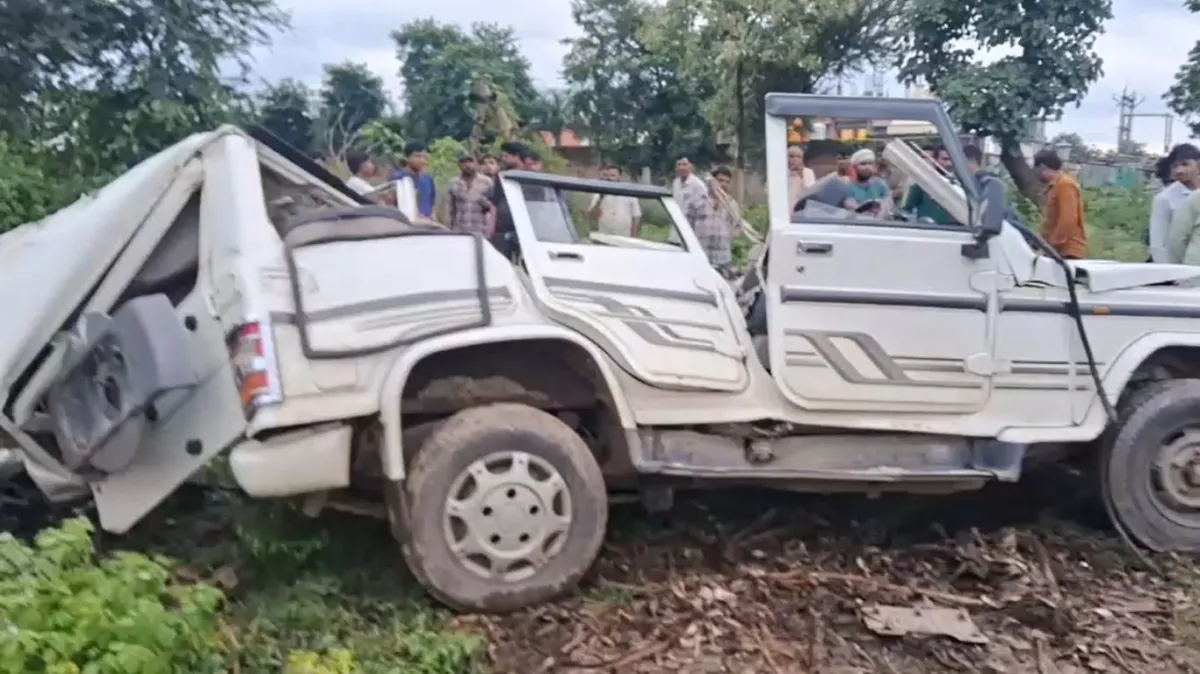 छतरपुर में भीषण हादसा, ट्रक और बोलेरो की टक्कर, पांच लोगों की मौत, मची चीख-पुकार