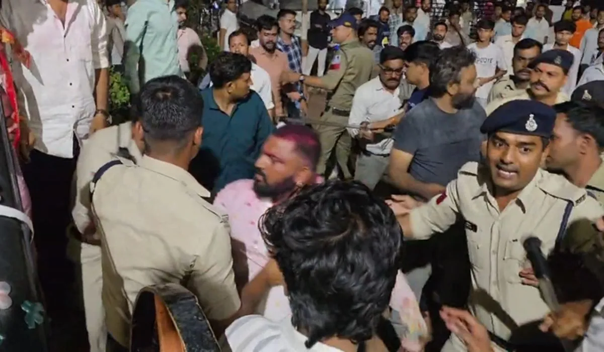 गणेश विसर्जन जुलूस के दौरान दो पक्षों में लड़ाई, पुलिस ने संभाली स्थिति, शिकायत के आधार पर होगी कार्रवाई