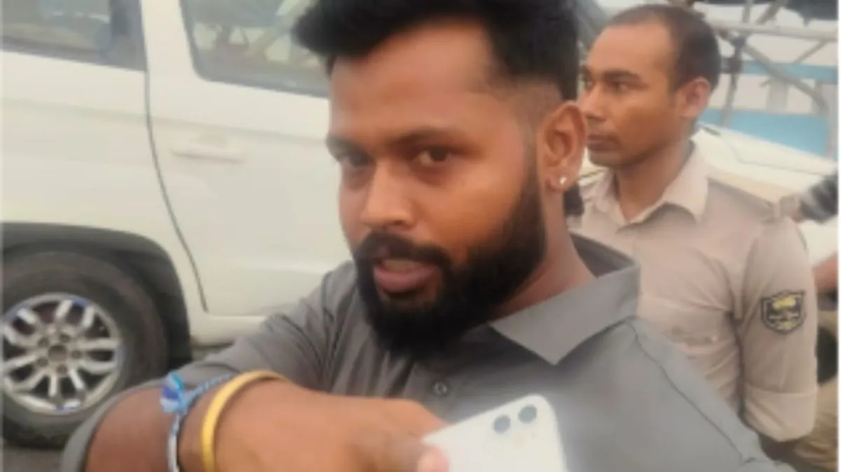 विक्रमशिला सेतु पर ओवरटेक को लेकर पुलिसकर्मी से भिड़े पूर्व विधायक के बेटे, मोबाइल छीनने का आरोप