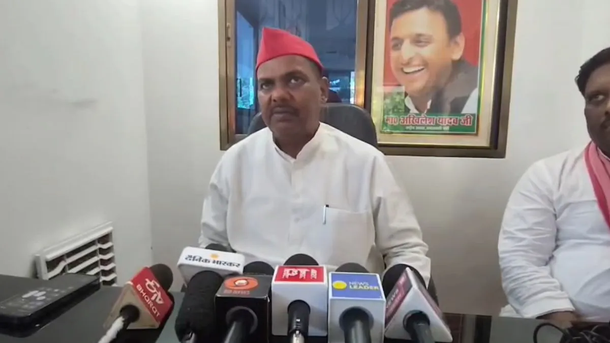 सपा सांसद लक्ष्मी कांत उर्फ पप्पू निषाद पर SC/ST एक्ट में FIR दर्ज, गणेश प्रतिमा विसर्जन विवाद से जुड़ा है मामला