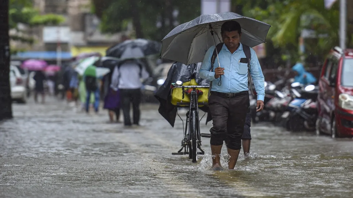 दिल्ली में बढ़ेगी गर्मी, 33°C तक पहुंच सकता है पारा, देश के कई राज्यों में अभी भी भारी बारिश का अलर्ट