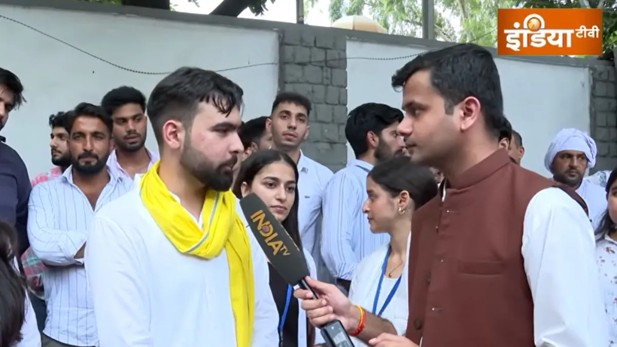 कौन हैं नंगे पांव चलने वाले निर्दलीय दीपांशु शौकीन? DUSU चुनाव में ABVP-NSUI को बुरी तरह पछाड़ा