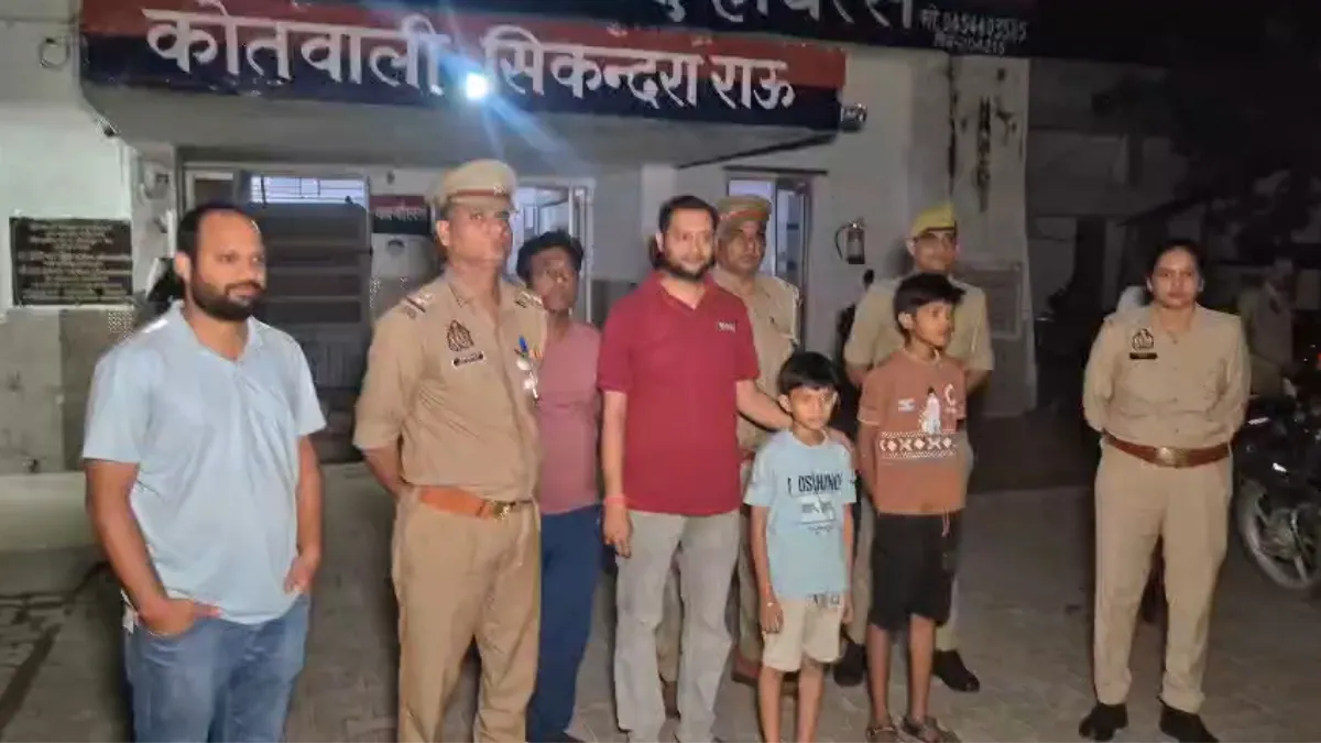 मां की डांट पर साइकिल से 800 किलोमीटर दूर दादा से मिलने जौनपुर निकले दो मासूम भाई, हाथरस पुलिस ने परिवार से मिलाया