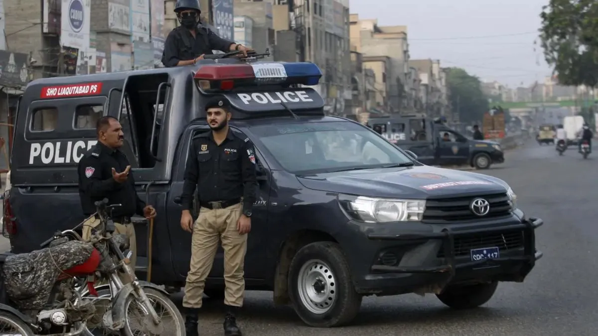 बस रोककर 20 पुलिस अफसरों को किया किडनैप! पाकिस्तान में सनसनीखेज वारदात से हड़कंप