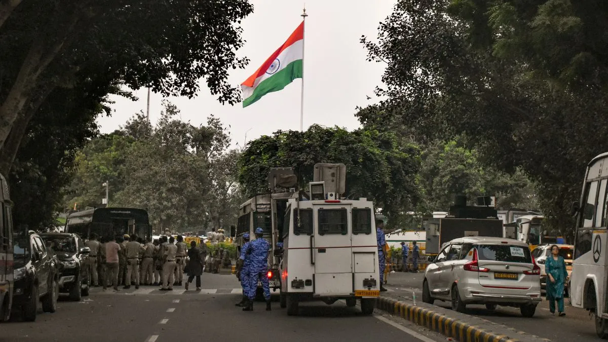 राहुल के प्रदर्शन से पहले दिल्ली पुलिस ने कर ली ऐसी तैयारी, परिंदा भी पर नहीं मार सकता! देखें तस्वीरें