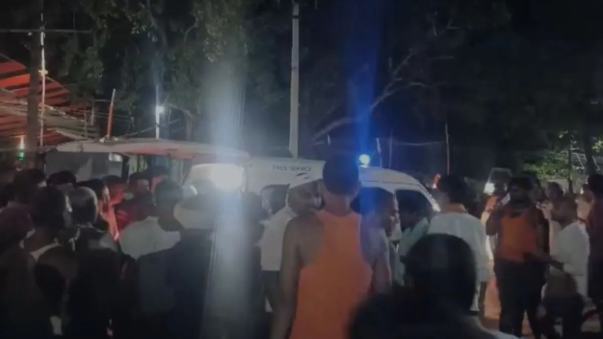 बिहार के हाजीपुर में दर्दनाक हादसा: 15 से 20 लोगों को ले जा रही नाव नदी में पलटी, कुछ लोगों के मौत की खबर