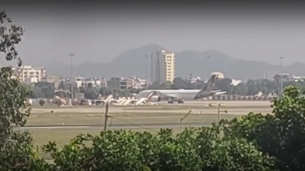 आखिर कैसे एक्टिव हुआ सिग्नल 7500, हाईजैक सिग्नल पर उठ रहे हैं सवाल, DGCA करेगा जांच