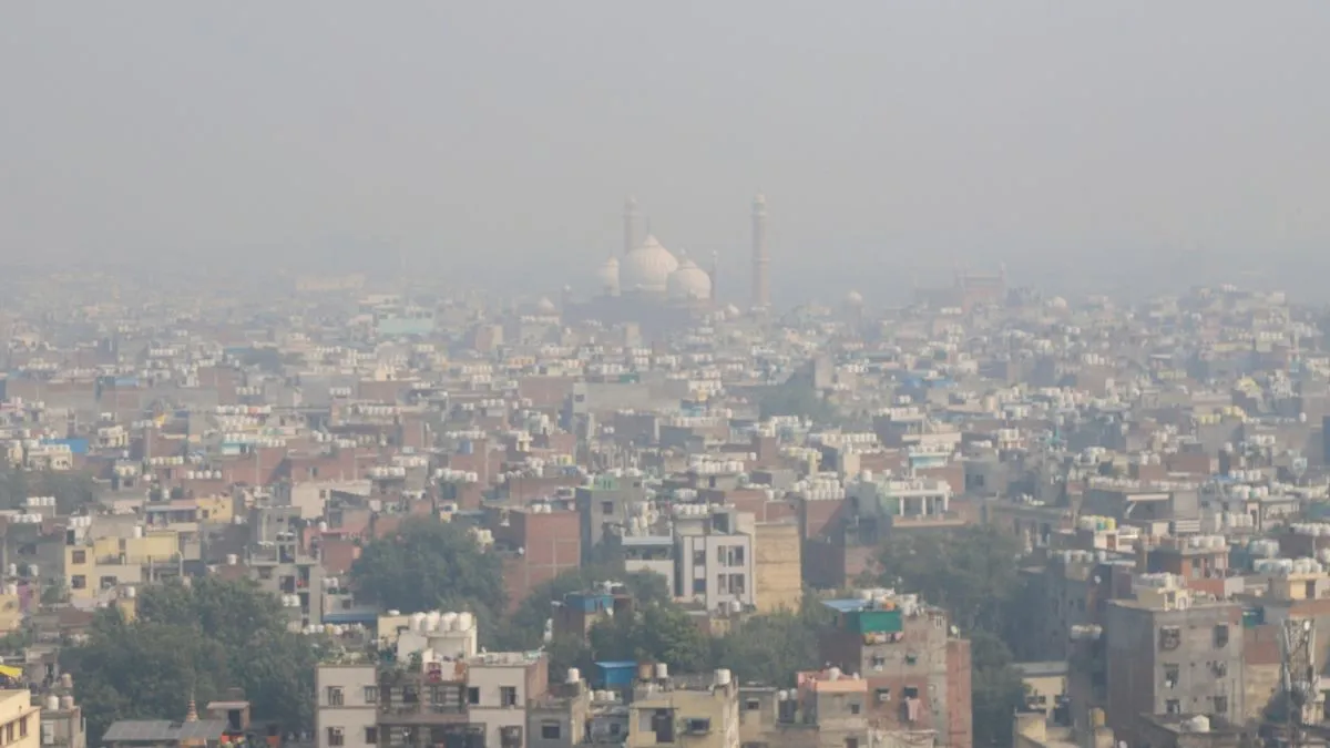 दिल्ली में आज भी 'खराब' श्रेणी में दर्ज हुआ प्रदूषण का स्तर, चांदनी चौक इलाके में 300 के पार हुआ AQI