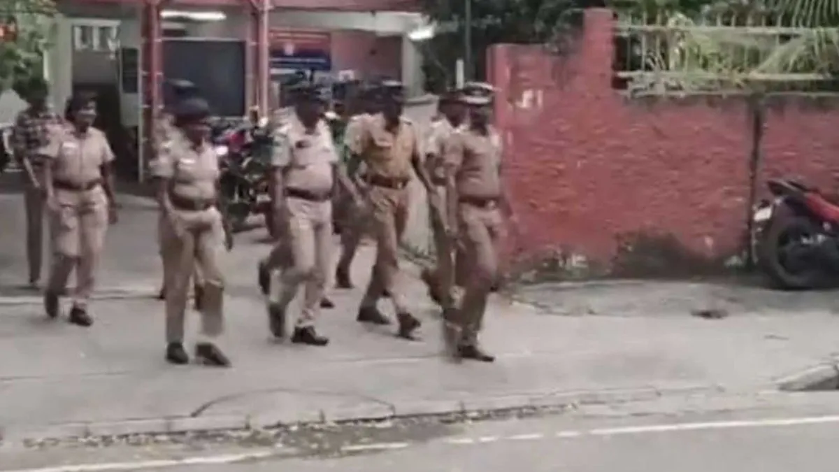 दिव्यांग ने लगाया 9 एकड़ जमीन पर कब्जे का आरोप, विधायक के खिलाफ केस; मंत्री की गाड़ी रोकी