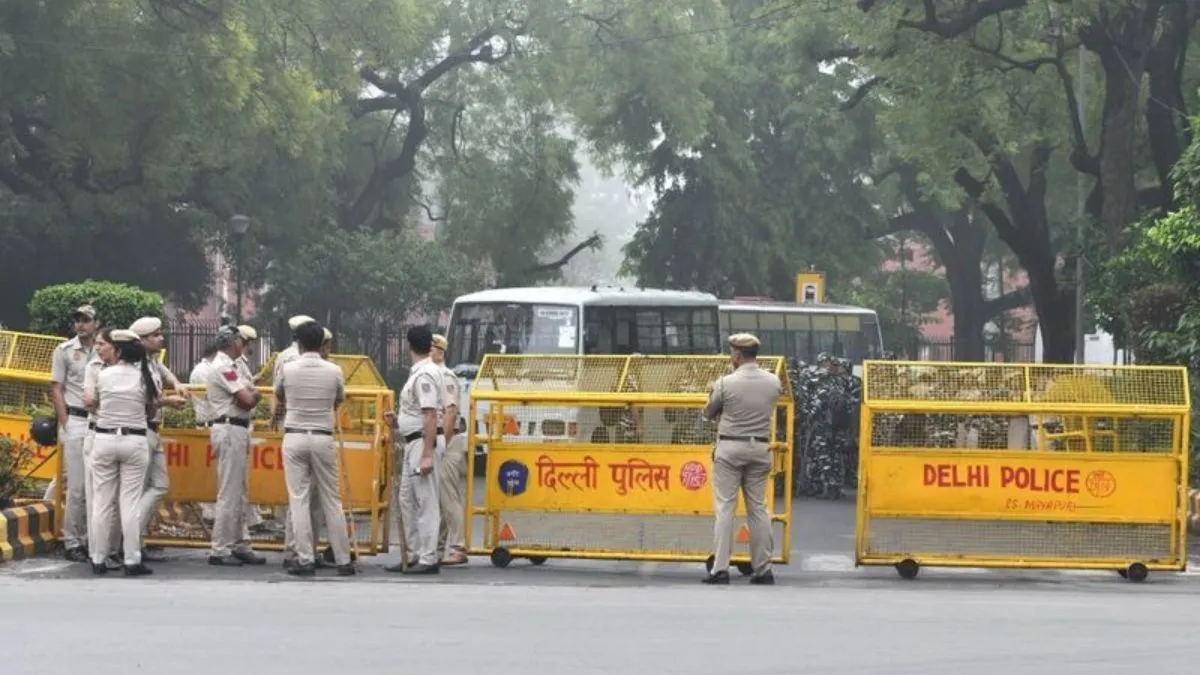 दिल्ली के गोविंदपुरी में फायरिंग और चाकूबाजी, 3 लोग घायल; पुरानी रंजिश की आशंका