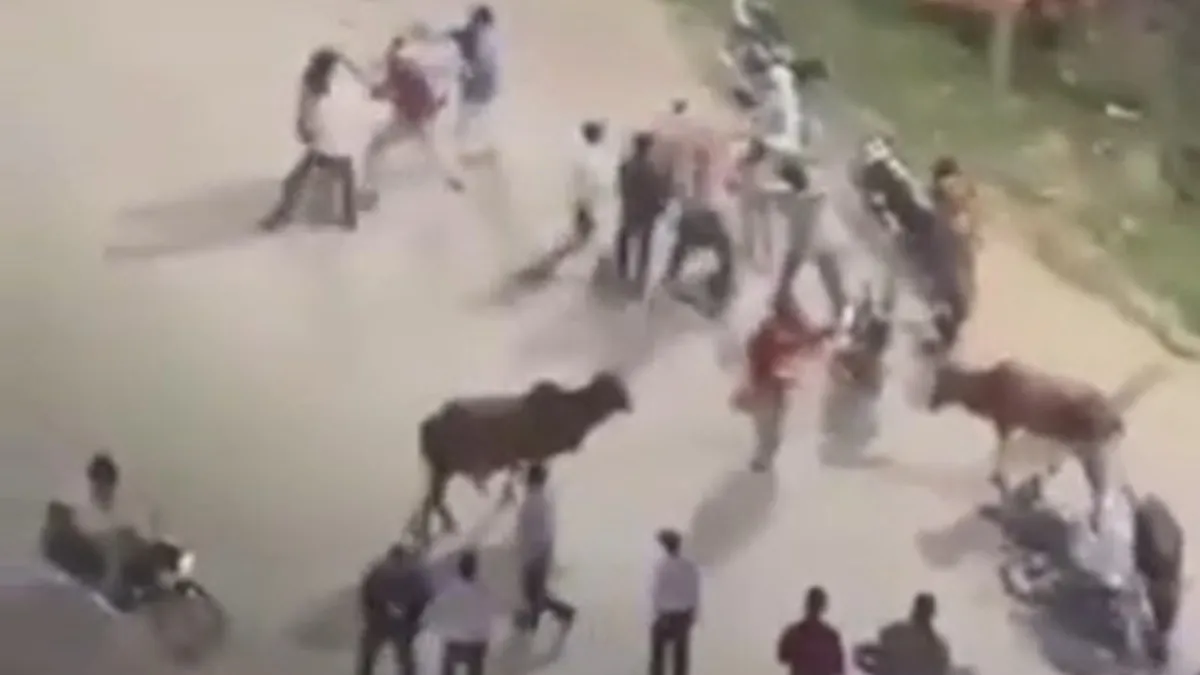 ग्रेटर नोएडा में डिलीवरी ऑर्डर को लेकर भिड़े राइडर, युवक को दौड़ा-दौड़ाकर पीटा, वीडियो वायरल
