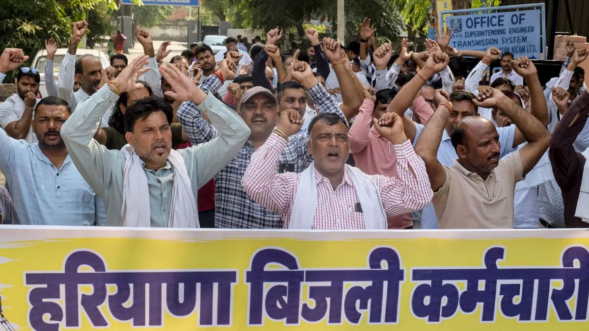 हरियाणा में बिजली कर्मचारियों की हड़ताल से हाहाकार, गुरुग्राम से नूंह तक बिजली-पानी का संकट; जानें पूरा मामला