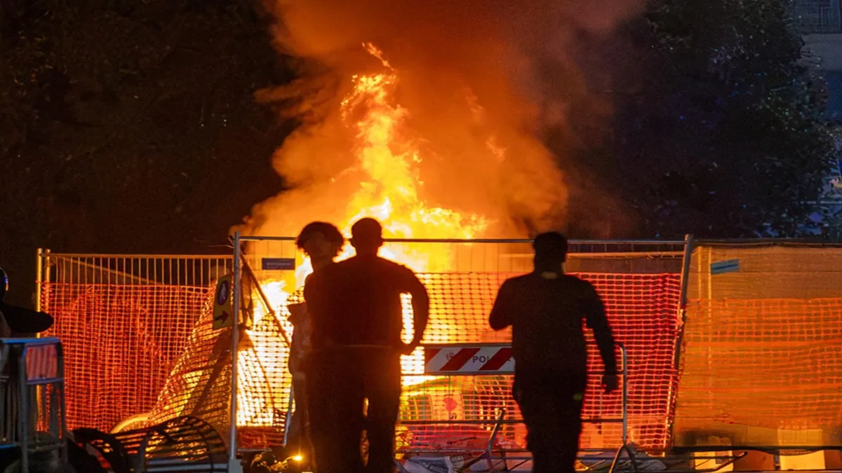 इटली और फ्रांस में महंगाई के खिलाफ सड़कों पर उतरे लोग, लूटपाट और आगजनी, सैकड़ों गिरफ्तार