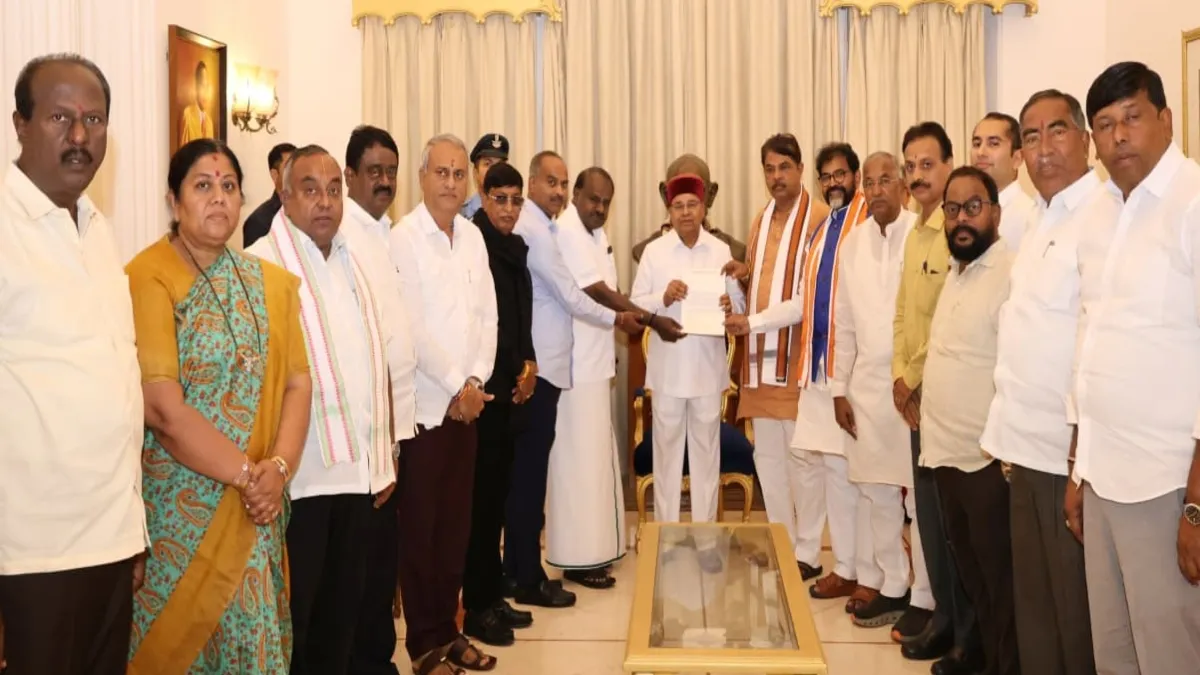 कर्नाटक में SIR को लेकर सियासी घमासान, BJP-JDS ने राज्यपाल से की कांग्रेस सरकार की शिकायत, सौंपा ज्ञापन