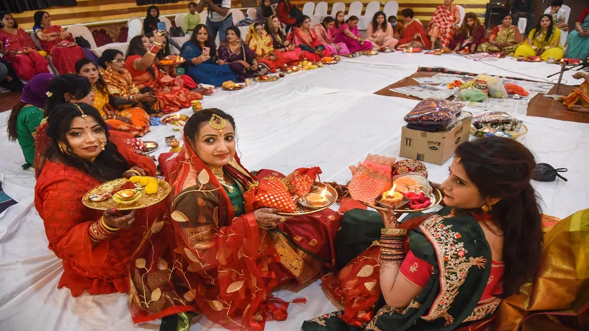 करवा चौथ पर पति-पत्नी दोनों रहेंगे घर, इस राज्य में पुरुषों को भी मिलेगी छुट्टी; CM ने किया ऐलान