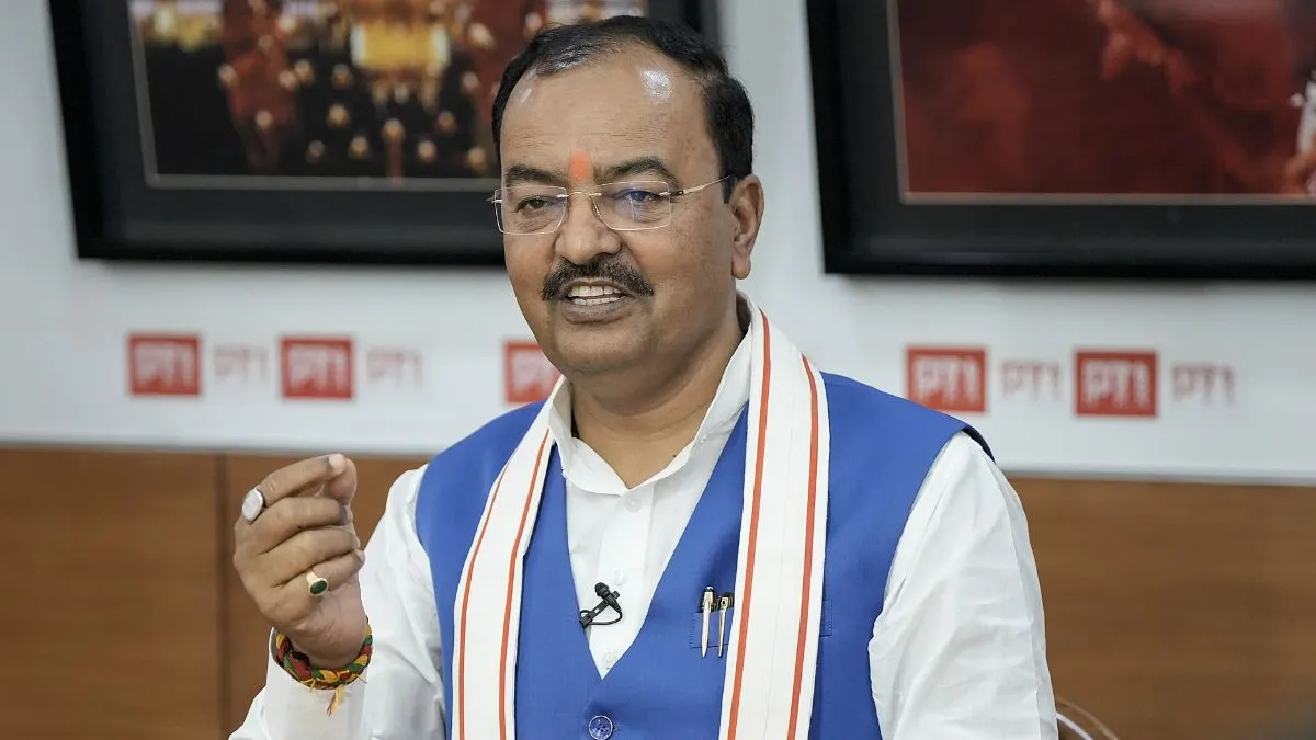 'अखिलेश यादव मुंगेरीलाल के सपने देखें और अपने दोस्त राहुल गांधी को भी दिखाएं', केशव प्रसाद मौर्य ने कसा तंज