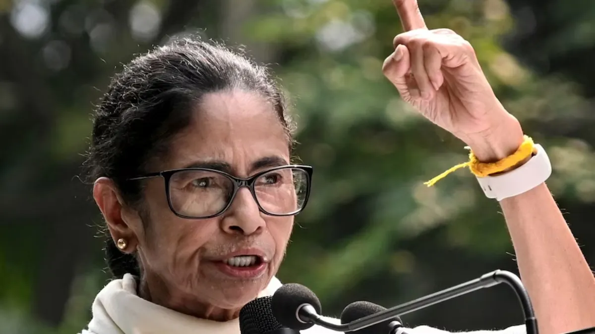 'यह स्टेट स्पॉन्सर्ड आतंकवाद... आशुतोष और सौरव को तुरंत किया जाए रिहा', ममता बनर्जी ने की मांग