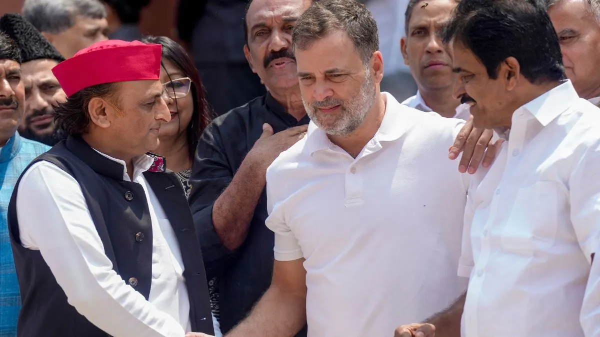 यूपी में कांग्रेस ने समाजवादी पार्टी से मांगी 200 से ज्यादा सीटें, थमा दी लिस्ट; अब आगे क्या?