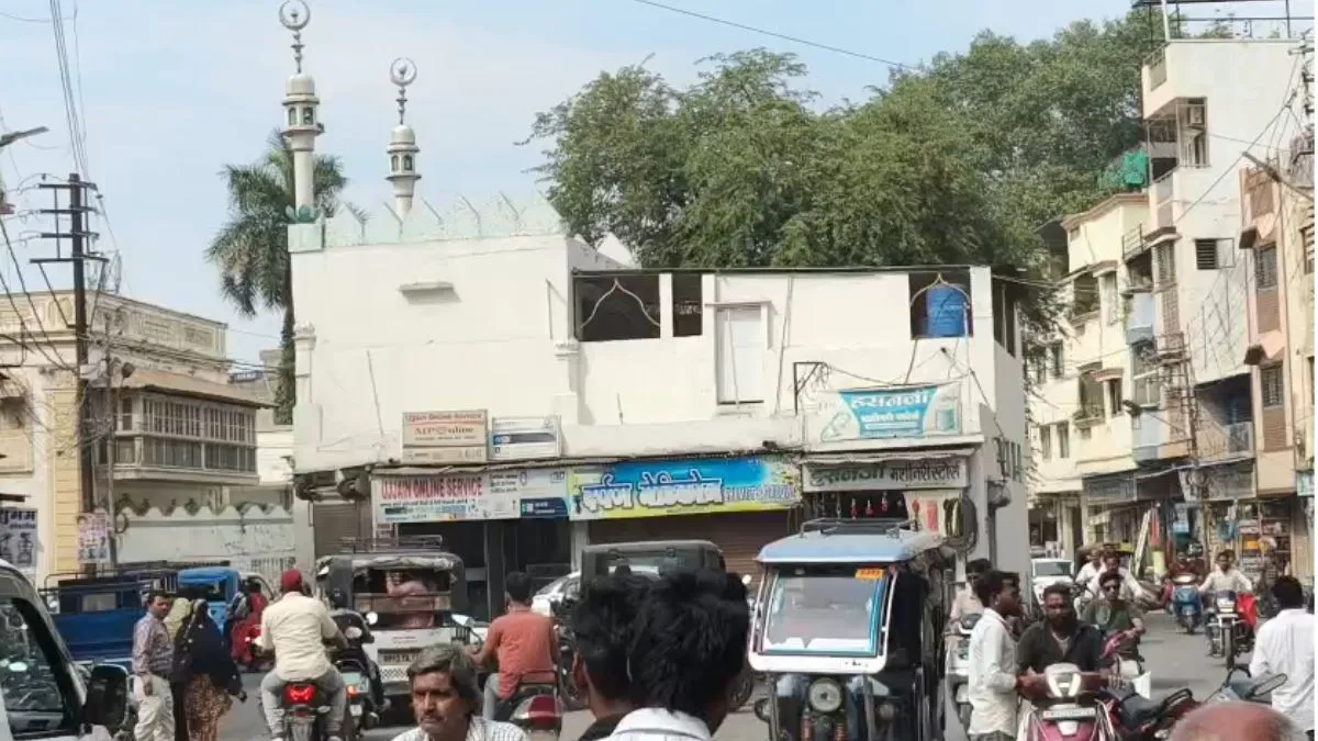 उज्जैन में फ्लाईओवर निर्माण के लिए फलादिया मस्जिद का 224 वर्ग मीटर हिस्सा बन रहा बाधा, निगम ने प्रबंधन को थमाया नोटिस