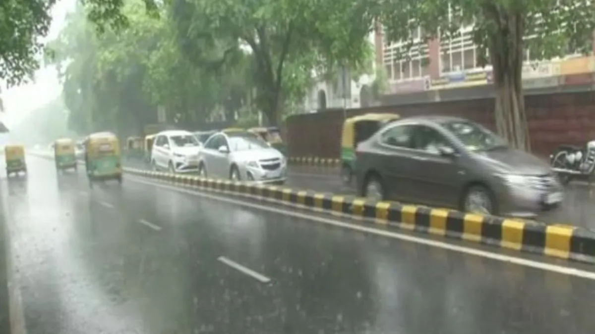 दिल्ली-NCR में बारिश के बाद तापमान गिरा, अगले 24 घंटे कैसा रहेगा मौसम? IMD ने जारी किया ताजा अपडेट
