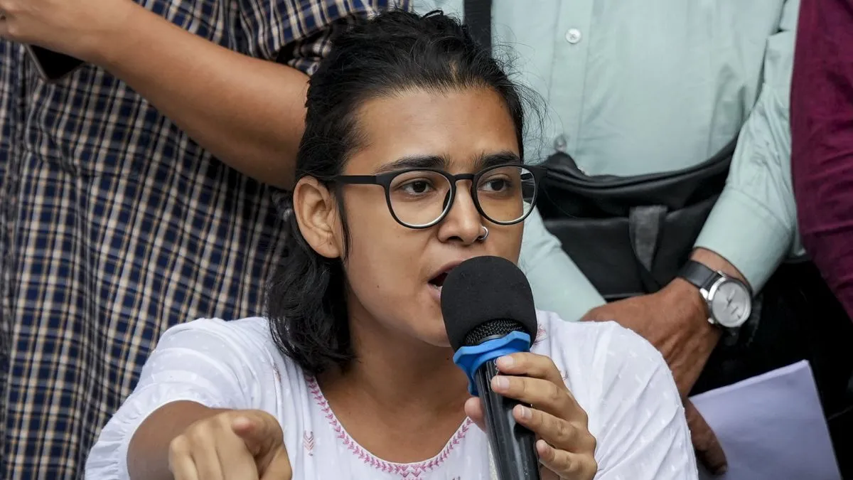 नेहा बोरा से जुड़ी बड़ी खबर सामने आई, SEM कोर्ट ने दोबारा पेश होने को कहा, तारीख भी जानें