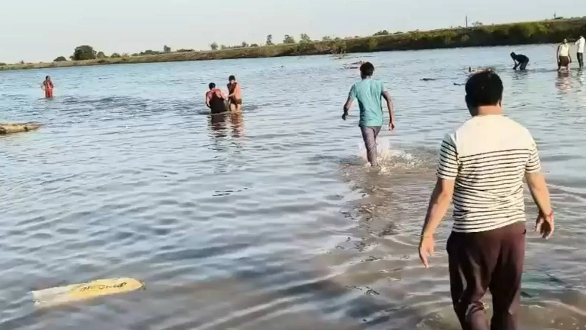 मां दुर्गा के विसर्जन में दर्दनाक हादसा, बांध में डूबे 2 दोस्त, दो घरों के बुझ गए चिराग, गांव में मचा कोहराम