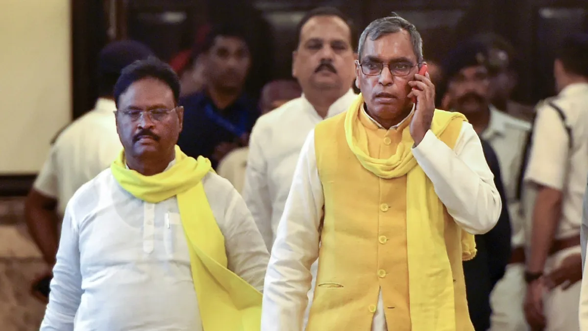 यूपी विधानसभा चुनाव से पहले ओपी राजभर की पार्टी में बगावत, दर्जनों पदाधिकारी और कार्यकर्ताओं ने दिया इस्तीफा