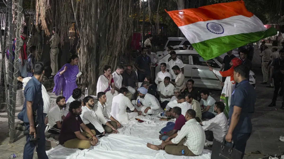 CEC के खिलाफ प्रदर्शन के बीच राहुल-प्रियंका से गृह मंत्रालय के संपर्क का दावा खारिज, PIB Fact Check ने बताया फर्जी