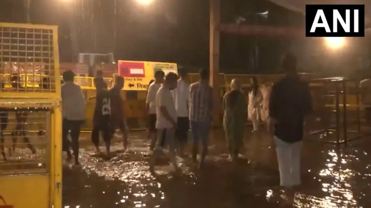 दिल्ली-NCR में देर रात से मूसलाधार बारिश, बेहद ठंडा हुआ मौसम; आज यूपी-बिहार, पंजाब समेत इन 24 राज्यों में अलर्ट