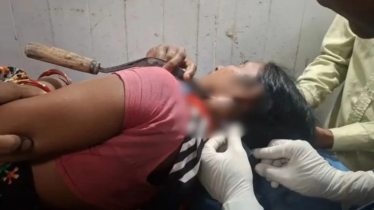 बच्चों का झगड़ा छुड़ाने गई महिला की गर्दन में घुसा हंसिया, सर्जरी के बाद निकाला