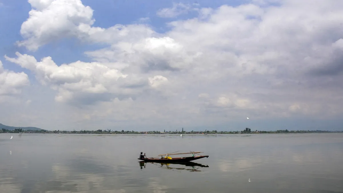 सर्दी कहां गई? अक्टूबर में तप रहा कश्मीर, गर्मी ने तोड़े 18 साल पुराने रिकॉर्ड