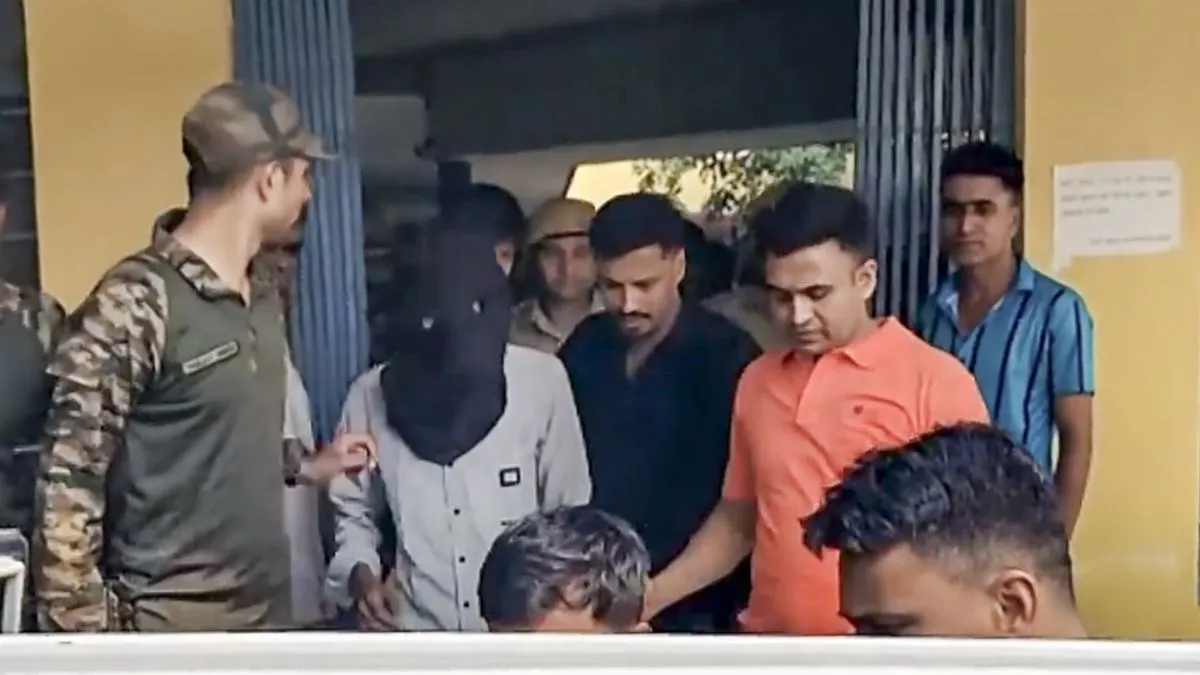 टाइगर श्रॉफ पर फायरिंग मामले में बड़ा अपडेट! कोर्ट ने तीनों आरोपियों को 31 अक्टूबर तक पुलिस कस्टडी में भेजा
