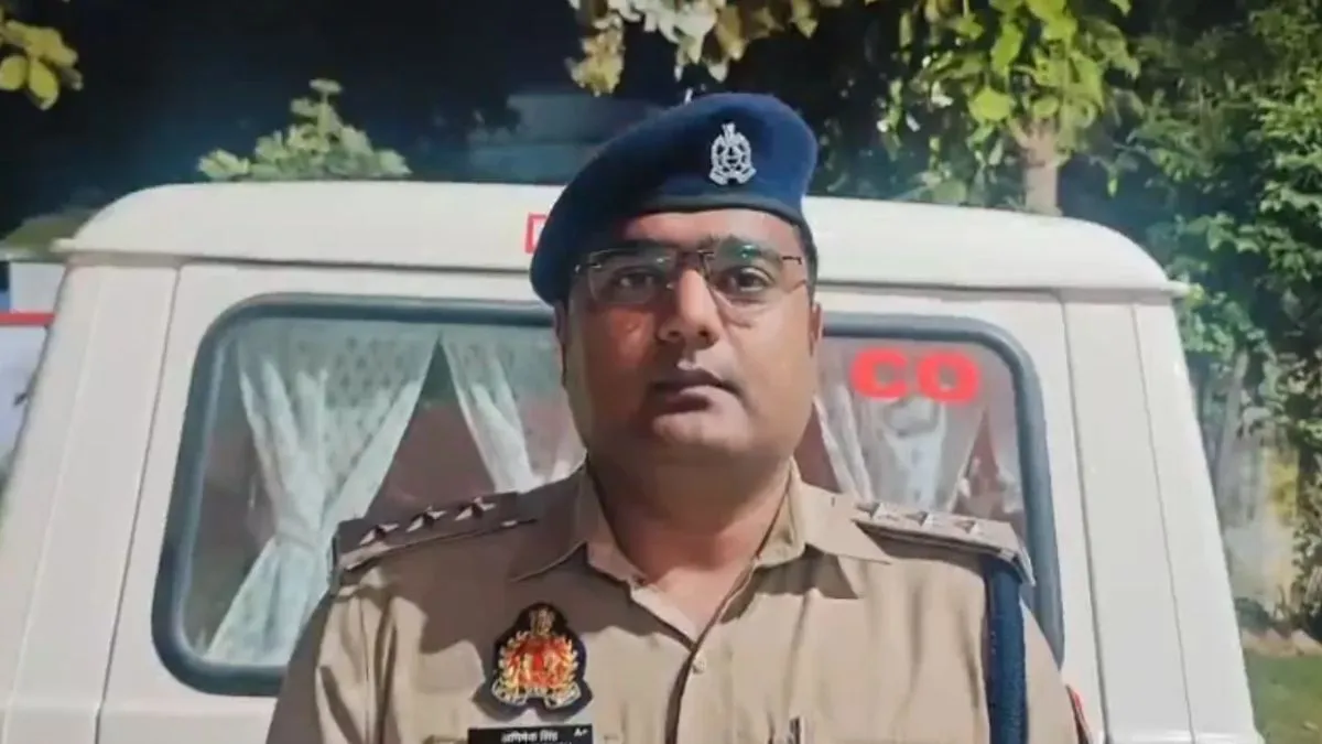 यूपी में दुर्गा पूजा पंडाल के बाहर कार ने 7 लोगों को रौंदा, तीन की मौत, चार लोग घायल